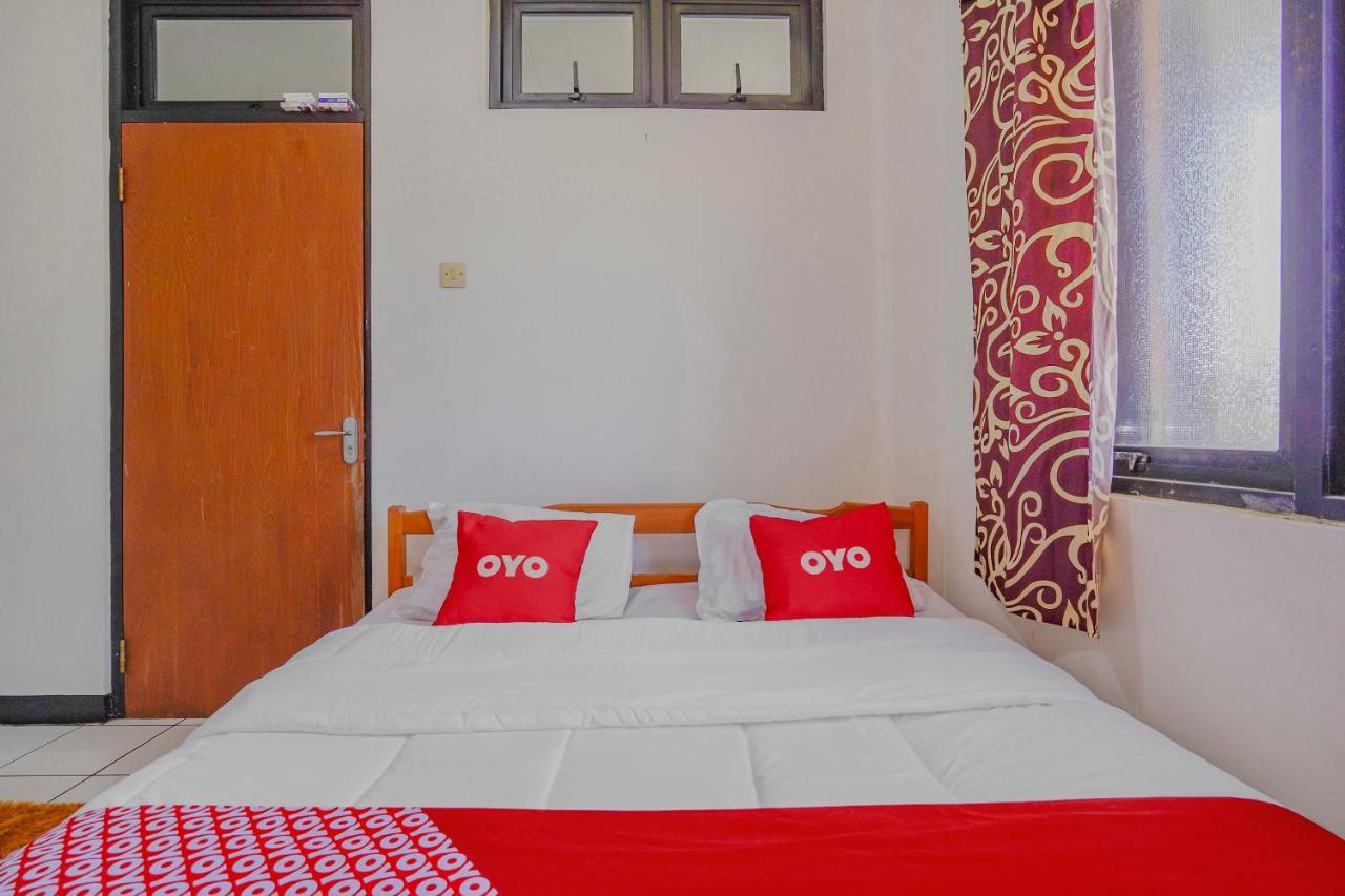 Oyo 90352 Villa Agape 2 Чианджур Екстериор снимка