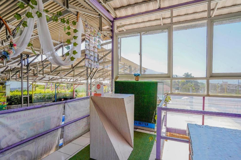Oyo 90352 Villa Agape 2 Чианджур Екстериор снимка