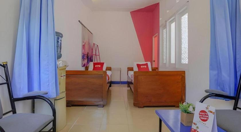 Oyo 90352 Villa Agape 2 Чианджур Екстериор снимка